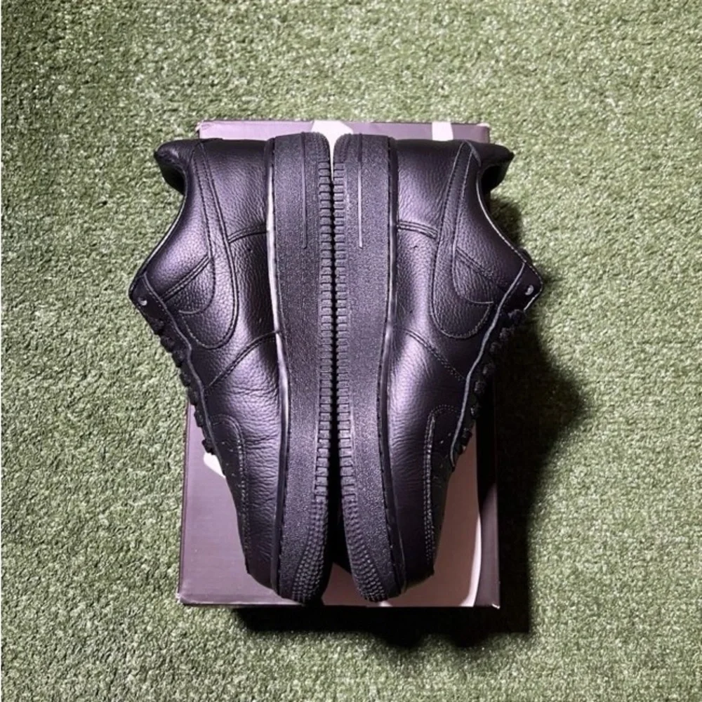 Nike price negotiable